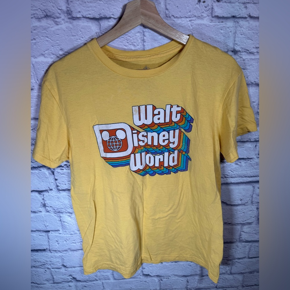 Walt Disney World Retro Logo Yellow T Shirt unisex size medium